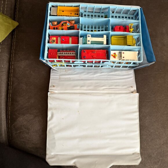 Matchbox Carry Case With Die-Cast Cars - Pre-Owned Vintage Collection - Picture 2 of 7